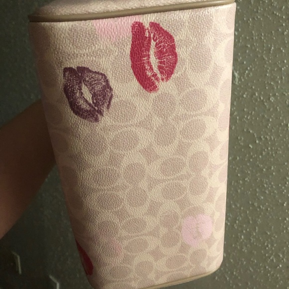 Coach Rowan - Picture 3 of 12